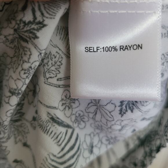 Jane + Delancey Women’s Zebra Floral Button Down Shirt XL Short Sleeve - Picture 8 of 9